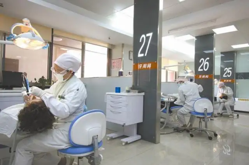 What are the ways to restore missing teeth?